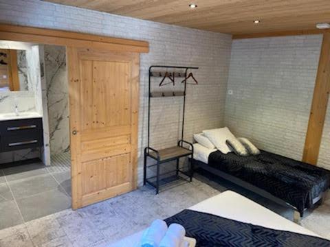 Bed And Breakfast Chalet Manava モルジヌ エクステリア 写真